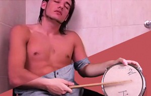 The Aikiu y su genial musical porno gay