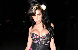 Las nuevas tetas de Amy Winehouse