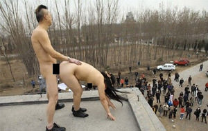 Artista chino condenado por practicar sexo en su última obra “Art Whore”