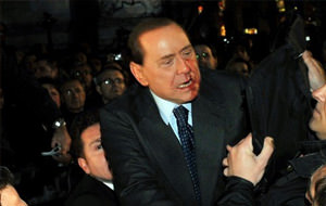El video del ataque a Silvio Berlusconi