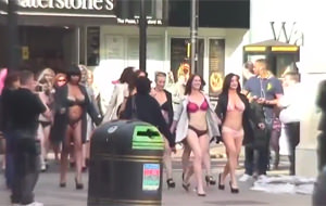 La invasión de las tías sin ropa asola Londres