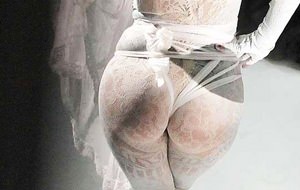 El culo de Lady Gaga se despide de Japón