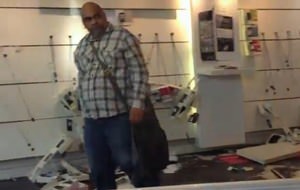El hombre que destruyó una tienda entera
