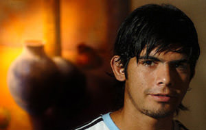 El futbolista Éver Banega se exhibe con webcam