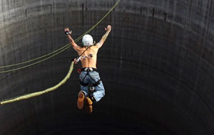 Sinner Team inventa el puenting-suspensión