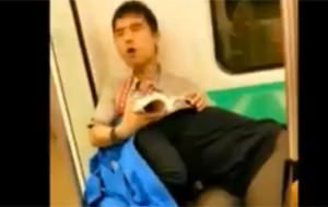 El placer de la buena lectura en el metro