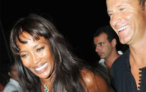 Naomi Campbell, una mujer con más labio abajo que un camello arriba (galería papparazzi)