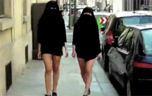 El sagrado paseo de las Niqabitches
