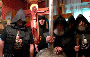Ceremonia antigay de un grupo de osos ortodoxos