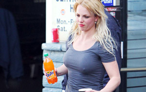 Los pezones de Britney Spears te saludan