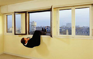 Las poses improbables de Philippe Ramette