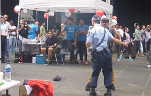 Cuando la policía decide que es hora de molar