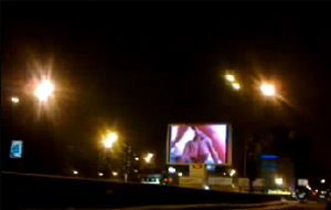 Emisión de película porno en el centro de Moscú