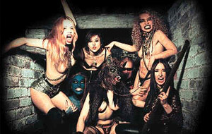 RockBitch y su fist fuck en directo