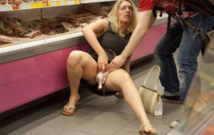 A esta rubia le cabe un pollón en el coño