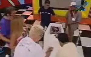 Sabrina Sato enterrada viva