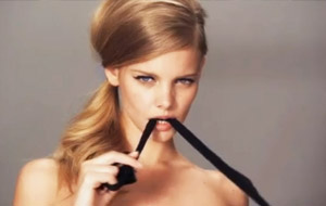 El espectacular striptease de Marloes Horst