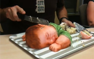 Hoy tenemos tarta de bebé, ¿quieres un trozo?