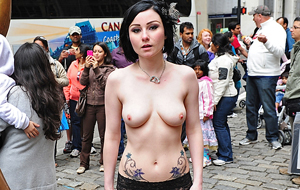 Turismo neoyorkino en topless (Veruca James)