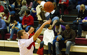 Zach Hodskins, el baloncestista manco